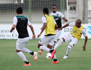 Ceará treina com vários desfalques para enfrentar o Tupi-MG 