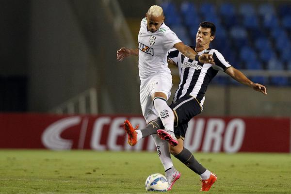 Figueirense vence nos acréscimos e elimina Botafogo da Copa do Brasil 