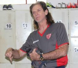 Sérgio Guedes está invicto há três jogos, quando somou sete pontos pelo Sapão