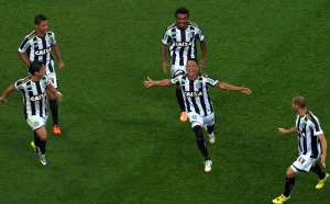 Giovanni Augusto festeja volta ao palco do 'gol mais importante da vida': a Arena Corinthians