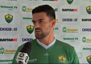 Série C: Cuiabá reintegra meia-atacante Alex William após demissão de técnico