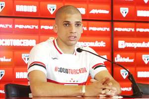 Diretoria do São Paulo espera definir logo se fica com o zagueiro Dória