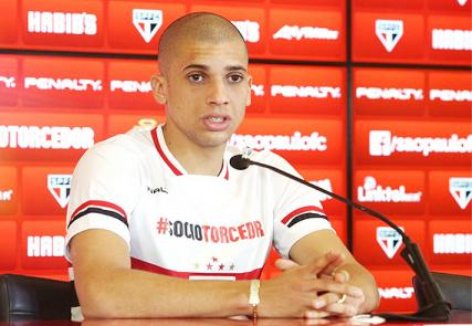 Diretoria do São Paulo espera definir logo se fica com o zagueiro Dória 2 0002050096458 img