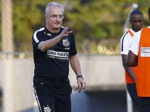 Dorival mostra preocupação com a defesa do Santos para o clássico com o Palmeiras