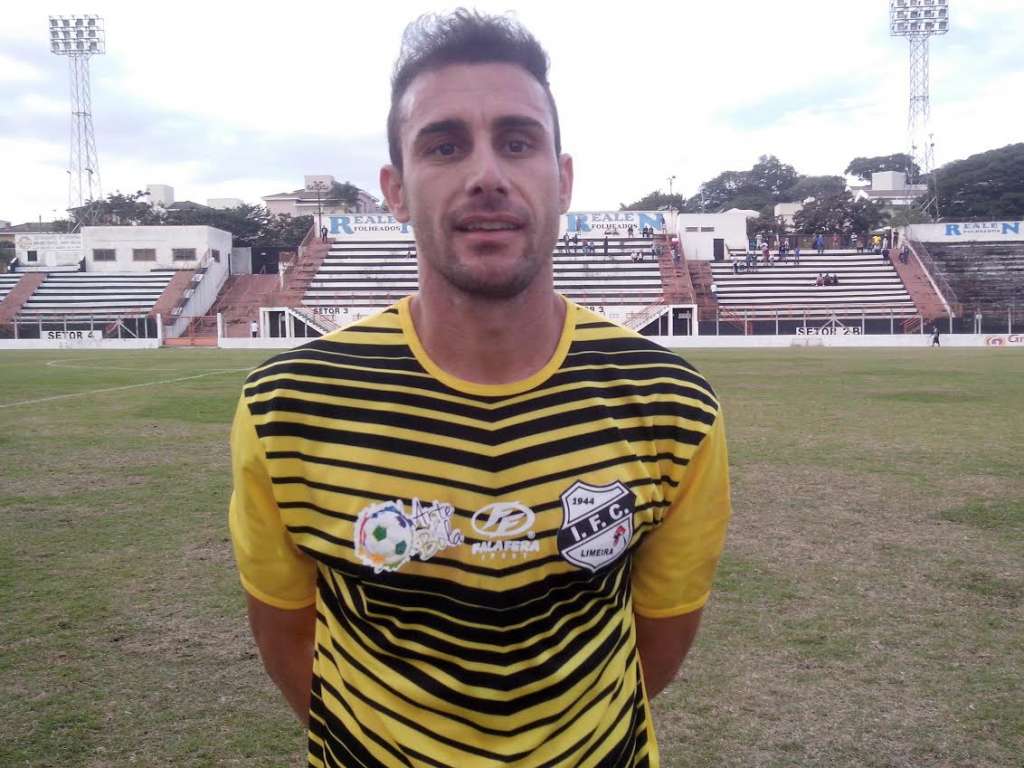 Bovi comemora volta ao Independente e quer 'honrar' na Copa Paulista