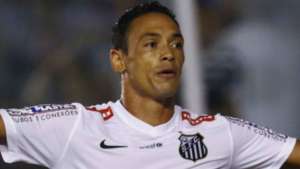 Ricardo Oliveira evita culpar atraso de salário por má fase do Santos