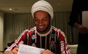 Fred comemora contratação de Ronaldinho Gaúcho e afirma que meia 