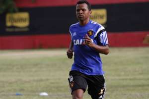 Série B: Santa Cruz contrata Vitor, ex-Sport, para resolver problema na lateral