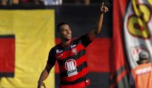 SÉRIE B: Vitória passeia, assume a ponta e Tozin garante virada do LEC