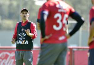 Atlético-PR x Chapecoense - Furacão usa Arena da Baixada para se reabilitar e encostar no G4