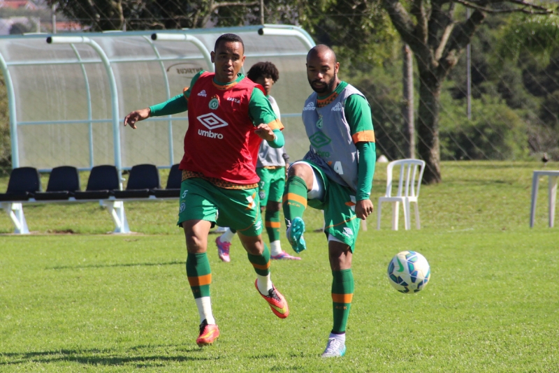 Chapecoense treina forte para enfrentar o Santa Cruz