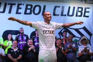 Figueirense x Coritiba - Com novo uniforme, Figueira quer se afastar do Z4!