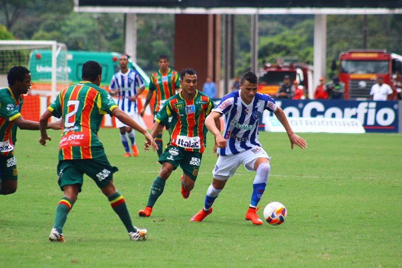 O empate em Belém não foi bom para nenhuma das equipes.