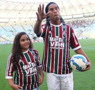 Ronaldinho Gaúcho foi apresentado à torcida Tricolor. Deu azar?