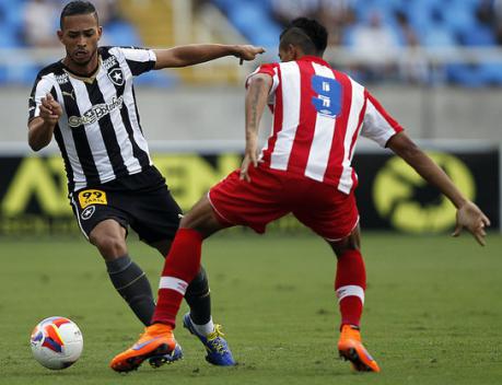 Botafogo voltou à liderança ao vencer o Náutico