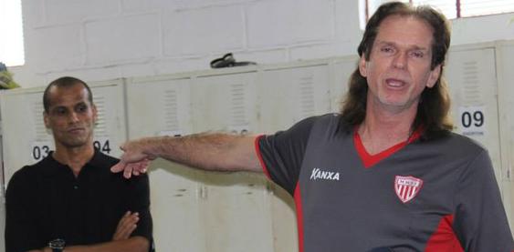 Sérgio Guedes mostra o exemplo de garra e dedicação no Mogi: Rivaldo