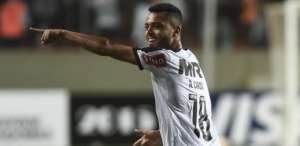Atlético-MG renova com volante Rafael Carioca e lateral Douglas Santos