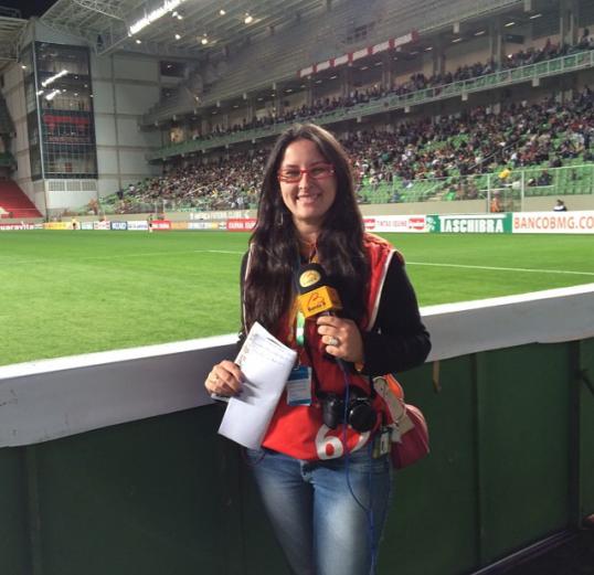 Monique Vilella está no Estádio Moacyrzão em Macaé-RJ