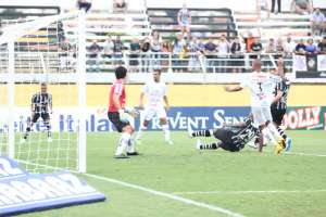 Time Warner entra na briga e Globo vai aumentar cota de TV do Paulistão