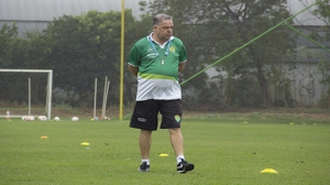 Série C: Debaixo de frio e neblina, treinador começa trabalhar no Cuiabá