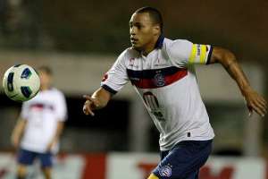 Série B: Bahia está perto de fechar com Cicinho e pode perder Titi para o futebol turco