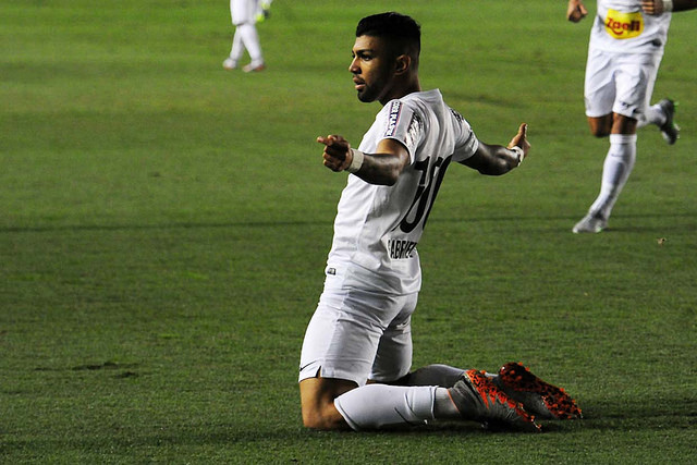 Gabriel fez 2 gols que ajudaram na classificação santista e coroaram a boa atuação do atleta. - Fotos: Santos FC Oficial