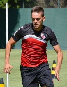 São Paulo recusa proposta do futebol grego pelo zagueiro Rafael Toloi