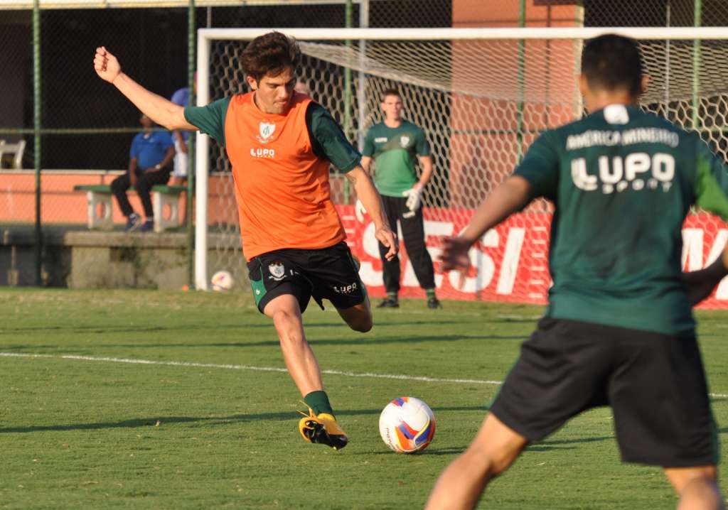Alison será titular contra o Boa Esporte