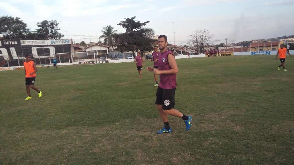 Melinho compõem a provável escalação do Independente para o próximo jogo