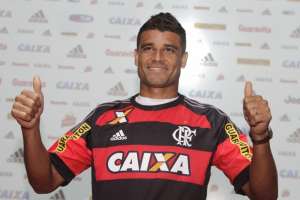 Ederson promete cumprir expectativa e espera ficar longe das lesões no Flamengo
