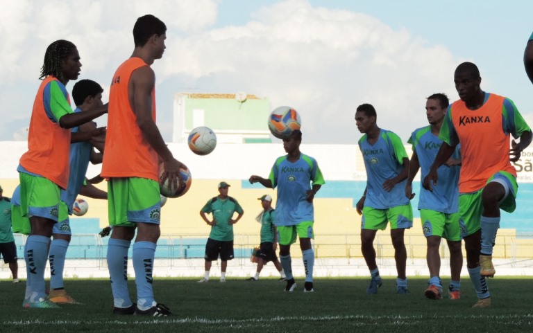 Icasa treina e Maurílio mantém mesmo time 