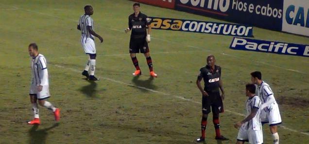 Bragantino foi dominado pelo futebol de garra e disposição do Atlético-GO