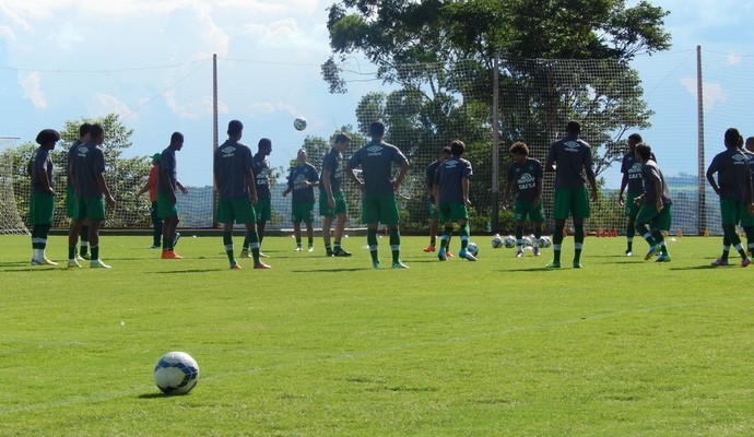 Chapecoense treina com várias mudanças para encarar o Fluminense