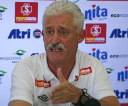 Luiz Muller reconheceu que o gramado pesado atrapalhou a Briosa