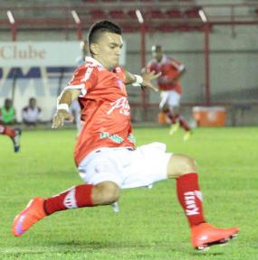Edson Ratinho, de falta, fez o gol da vitória do Mogi sobre o Ceará