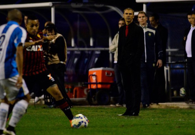 Técnico Milton Mendes (foto) fazendo grande trabalho no Atletico-PR. - Foto: Atletico PR Oficial