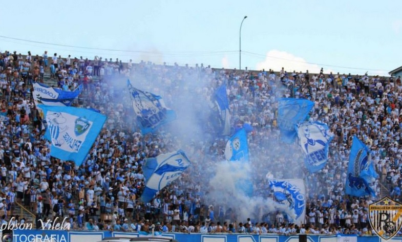 Torcida do Londrina faz grande festa no Estádio do Café - Robson Vilela / Redação em campo