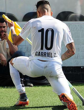 Gabigol fez a festa do Santos, com dois gols sobre o Joinville