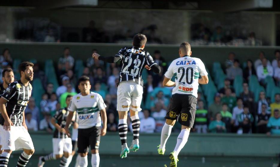 Lance do empate entre Corinthians e Coritiba