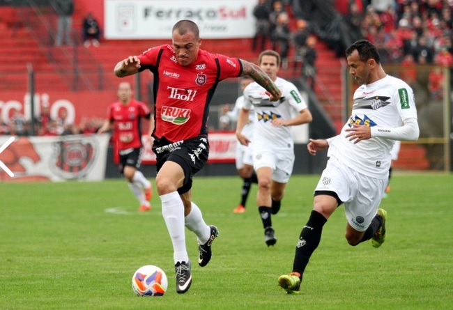 Leandrão quase fez no final do jogo - Carlos Queiroz - Diario Popular