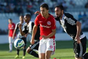 Alex ainda vê chance de título para Internacional e fala em 'salvar o ano' após decepção