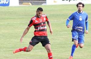 Naylhor celebra gol na vitória do Ituano sobre o São Bento na Copa Paulista