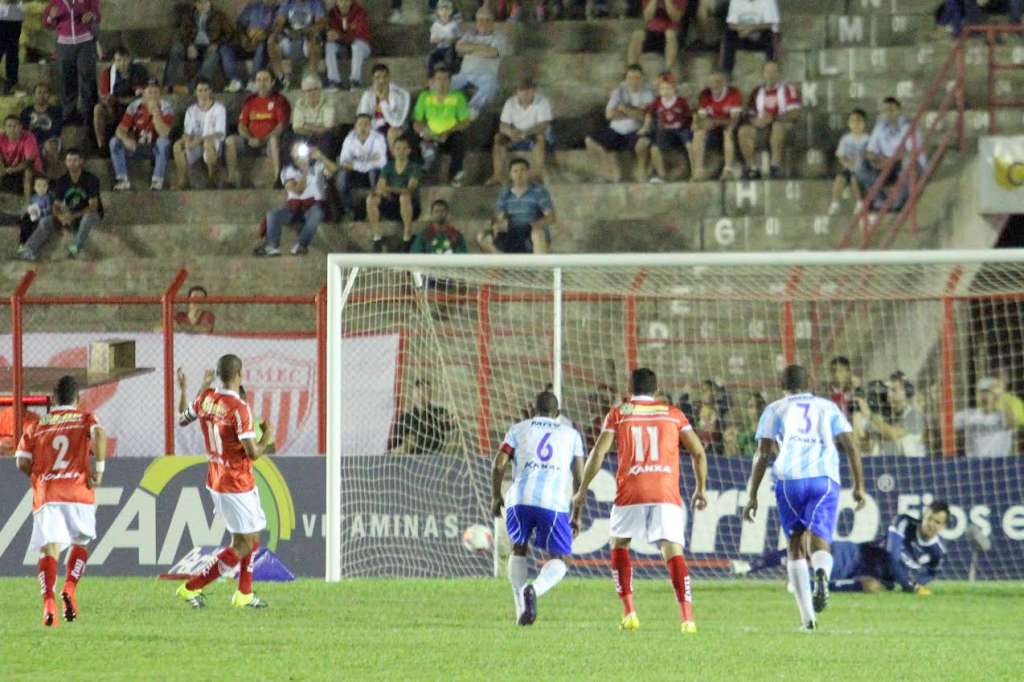 Rivaldo pode ser a surpresa em campo nesta terça-feira