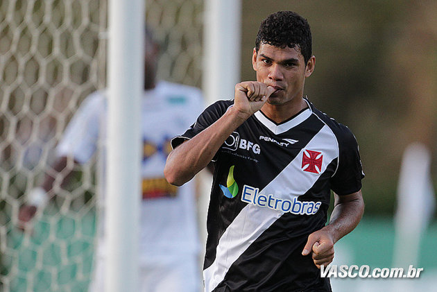 Ex-Vasco, Dakson estava no Vitória e chegou a ser procurado pelo Joinville