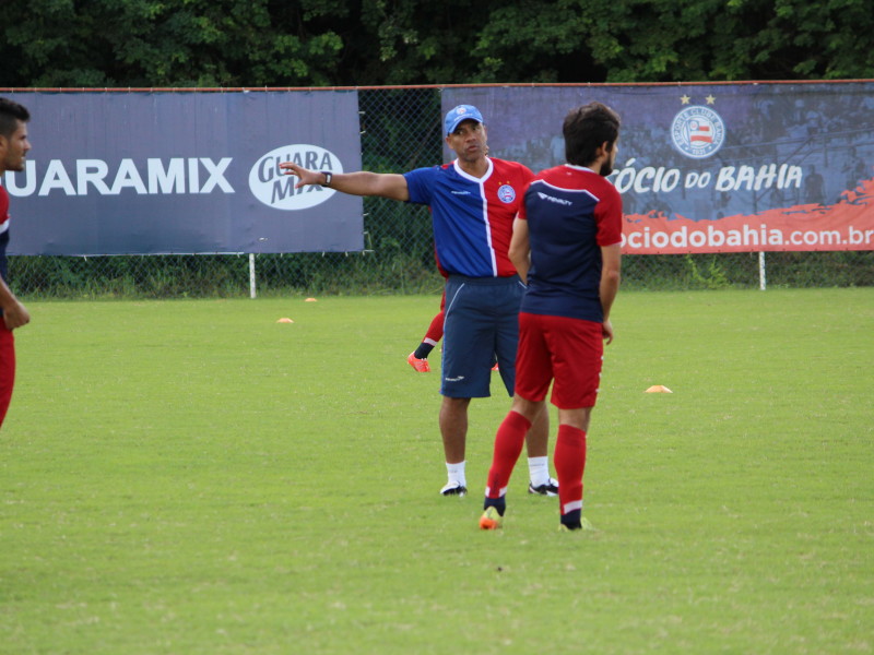 O técnico Sérgio Soares ainda não definiu qual será a dupla de zaga para o duelo desta terça-feira
