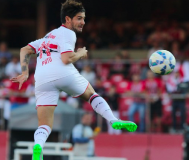 Alexandre Pato fez gol de cabeça contra o Cruzeiro