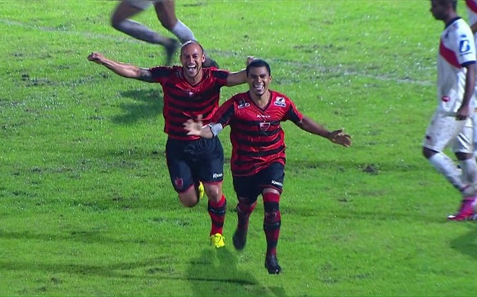 Mazinho fez um golaço no estádio José Liberatti, em Osasco