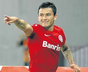 Aránguiz fica fora de treino do Inter e aumenta expectativa sobre transferência