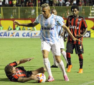 Macaé lutou muito para segurar o empate com o Vitória