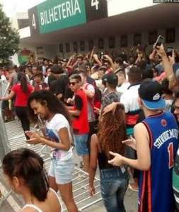 Venda de ingressos para Flamengo x Santos tem tumulto e vandalismo no Maracanã
